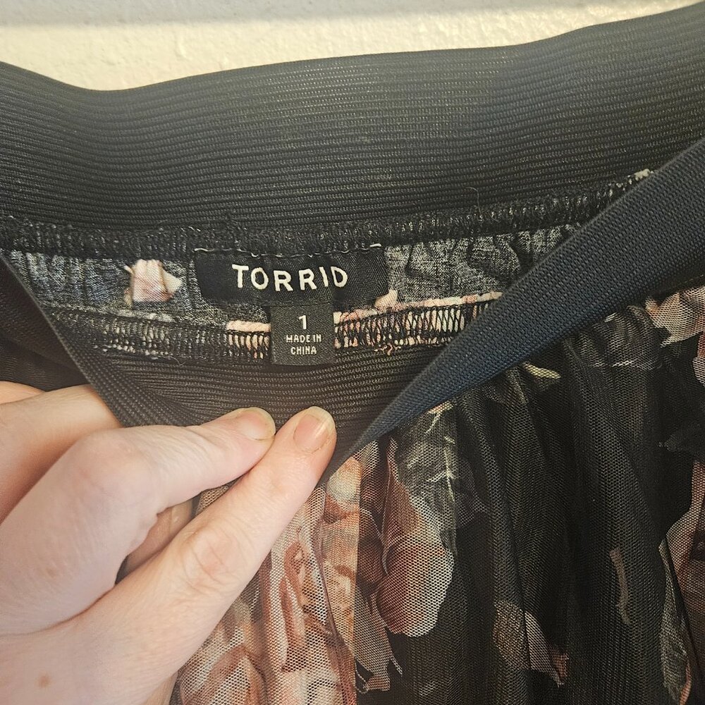 Torrid Rose Print Tulle Sheer Mid Skirt Pink Black Plus Size 1X - Picture 2 of 3